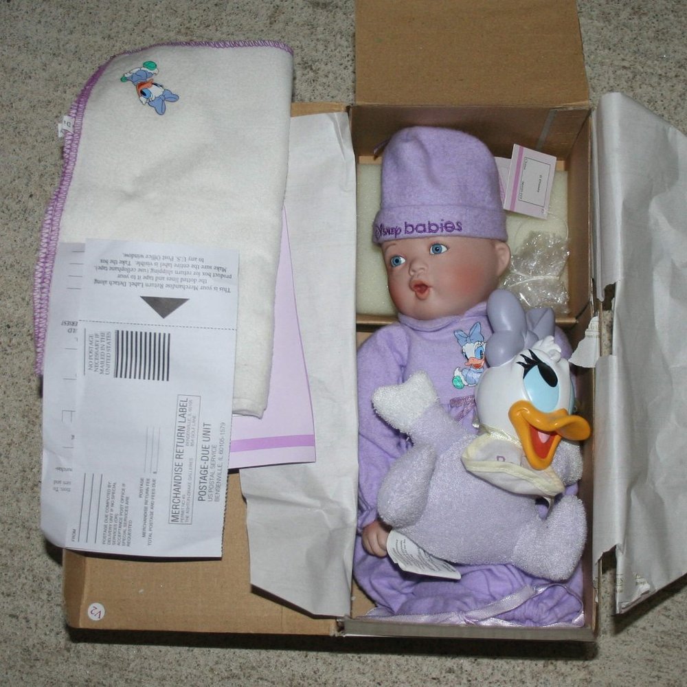 Ashton-Drake Galleries Disney Baby Daisy Yolanda Bello Dreamland Porcelain Doll